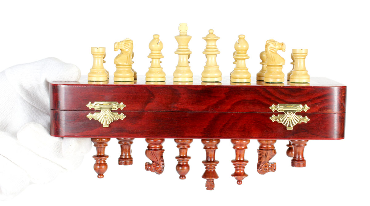 Strong magnets do not let the chess pieces fall off even if the box is positioned upside down.